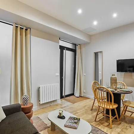 1 Bedroom Center Of By Prestige Appartamento *